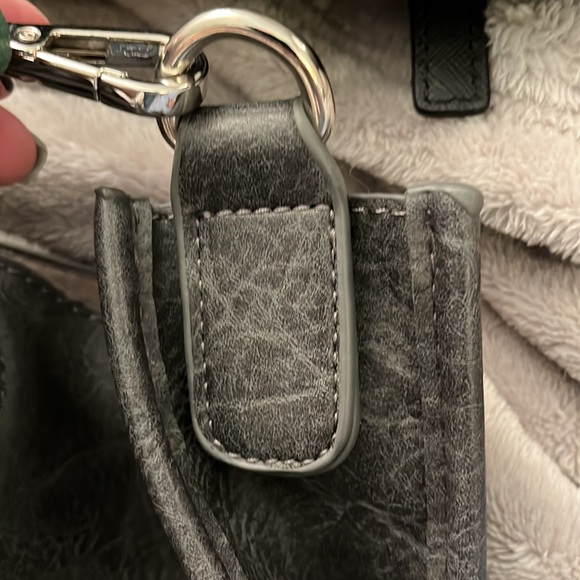Great condition vegan gray guitar strap handbag - Picture 9 of 9